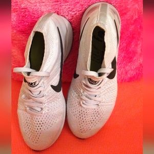 Nike Women's Zoom All -out Flyknit Sneakers Size 8